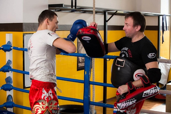 Купить занятие тайским боксом в Ульяновске. Сервис Ultra Подарки. Хотите взять уроки Муай Тай в клубе тайского бокса? Купите сертификат на занятие тайским боксом в Ульяновске. Сервис UltraPodarki.ru 8 800 505 95 30. Занятия тайским боксом, тайский бокс индивидуальные занятия, занятия тайским боксом в Ульяновске, тайский бокс цена, тайский бокс тренировка, тайский бокс клуб, тайский бокс клуб в Ульяновске, муай тай, уроки муай тай, сертификат на тайский бокс, Муай Тай Ульяновск, Тайский бокс Ульяновск, купить тайский бокс, купить муай тай, купить Тайский бокс Ульяновск