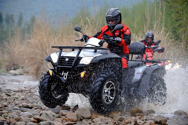 Катание на квадроциклах в Ульяновске. Подарочные сертификаты Ultra Подарки. Подарочный сертификат на катание на квадроциклах в Ульяновске. Закажите прокат квадроциклов и наслаждайтесь активным отдыхом с друзьями. Выбирайте живописные маршруты для езды на квадроциклах. Сервис UltraPodarki.ru 8 800 505 95 30. Катание на квадроциклах, катание на квадроциклах Ульяновск, прокат квадроциклов, прокат квадроциклов Ульяновск, езда на квадроцикле, езда на квадроцикле Ульяновск, катание на квадроциклах зимой, Катание на квадроциклах летом, сертификат на катание на квадроциклах, сертификат квадроциклы, сертификат квадроциклы Ульяновск
