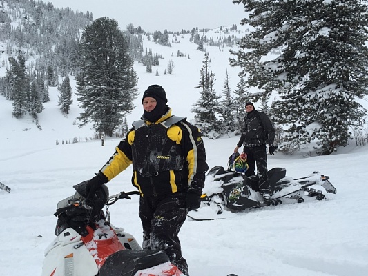 Катание на снегоходах в Ульяновске в подарок. Сервис Ultra Подарки
. Подарочный сертификат на катание на снегоходах в Ульяновске с друзьями. Закажите прокат снегоходов в подарок для мужчины по привлекательным ценам. Живописные маршруты для езды на снегоходах это отличная возможность активного отдыха. Сервис UltraPodarki.ru 8 800 505 95 30. катание на снегоходах, подарочный сертификат на катание на снегоходе, прокат снегоходов, прокат снегоходов Ульяновск, катание на снегоходах Ульяновск, езда на снегоходе