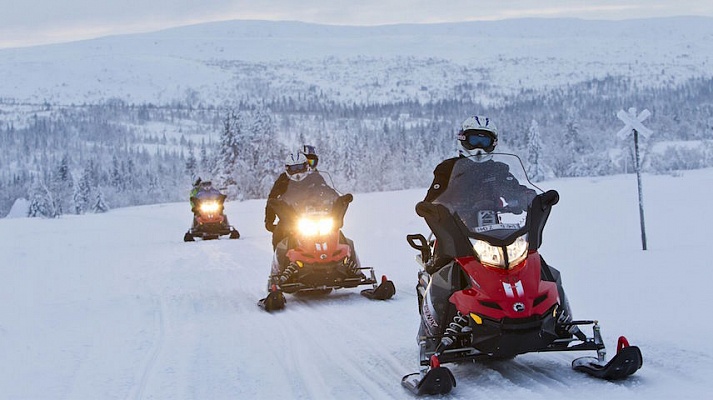 Катание на снегоходах в Ульяновске в подарок. Сервис Ultra Подарки
. Подарочный сертификат на катание на снегоходах в Ульяновске с друзьями. Закажите прокат снегоходов в подарок для мужчины по привлекательным ценам. Живописные маршруты для езды на снегоходах это отличная возможность активного отдыха. Сервис UltraPodarki.ru 8 800 505 95 30. катание на снегоходах, подарочный сертификат на катание на снегоходе, прокат снегоходов, прокат снегоходов Ульяновск, катание на снегоходах Ульяновск, езда на снегоходе