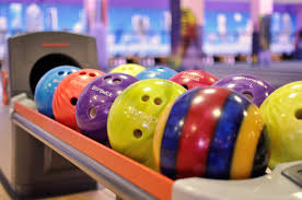 Игра в боулинг в Ульяновске.Ultra Подарки. Игра в боулинг в Ульяновске. Сервис: UltraPodarki.ru 8 800 505 95 30. Игра в боулинг, игра в боулинг Ульяновск, боулинг Ульяновск, купить боулинг Ульяновск, играть в боулинг, играть в боулинг Ульяновск