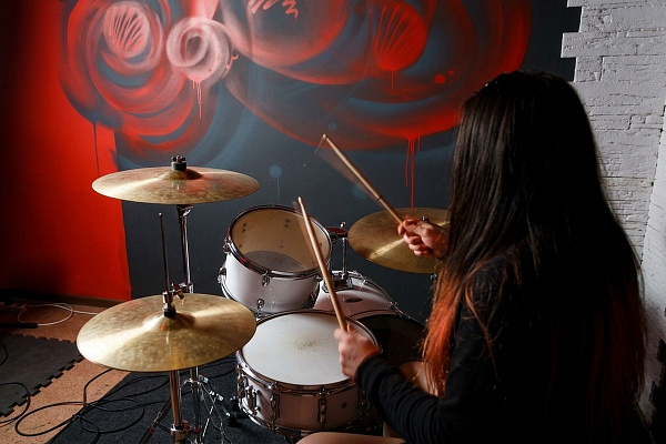 Купить игру на барабанах в Ульяновске. Сервис Ultra Подарки. Хотите играть на барабанах? Купите сертификат на обучение игре на барабанах в Ульяновске. Сервис UltraPodarki.ru 8 800 505 95 30. Игра на барабанах, уроки игры на барабанах, обучение игре на барабанах, барабан обучение, играть на барабанах, игра на барабанах сертификат, уроки на барабанах, игра на барабанах в Ульяновске, уроки игры на барабанах в Ульяновске, барабаны цена Ульяновск, уроки на барабанах в Ульяновске